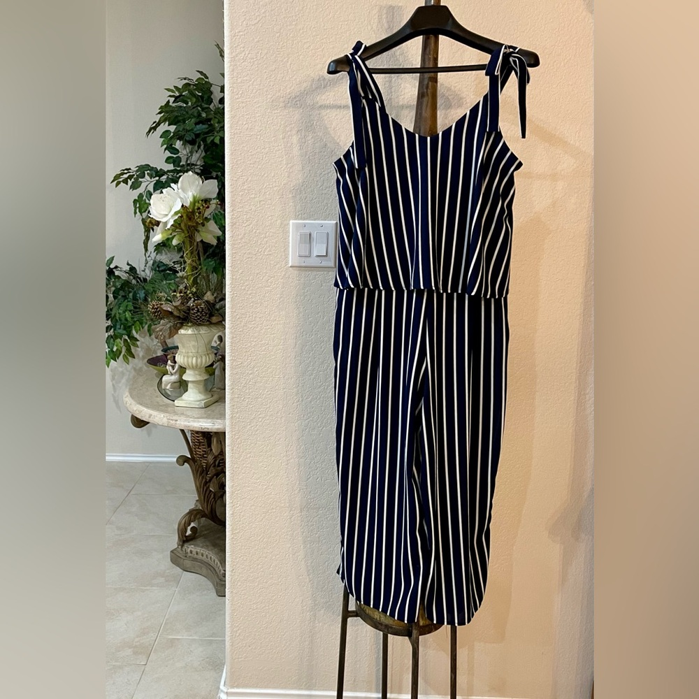 🦋 MAGNOLIA SKYE Blue & White Peplum wide legs Jumpsuit SZ L Spaghetti straps